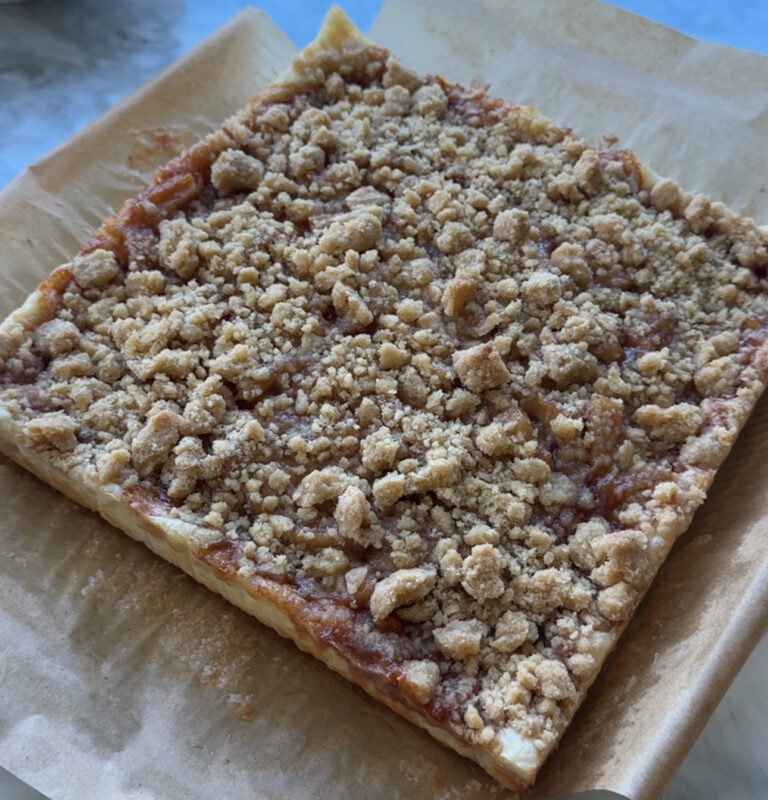 Apple Cheesecake Crumble Bars